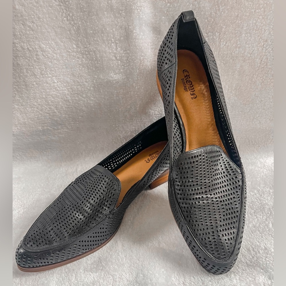 Crown Vintage Cutout Loafer